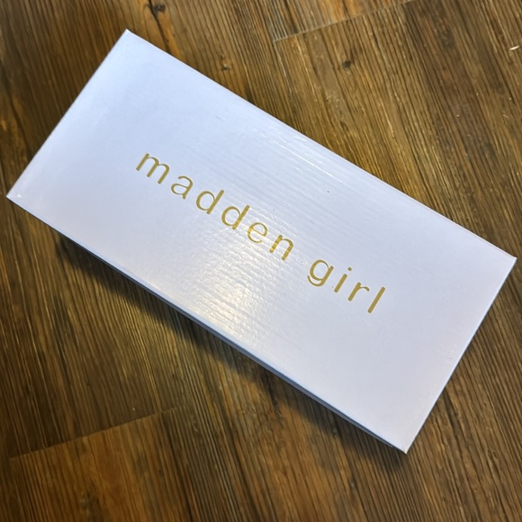 ‘Madden Girl sling back two tone shoes - Picture 8 of 8